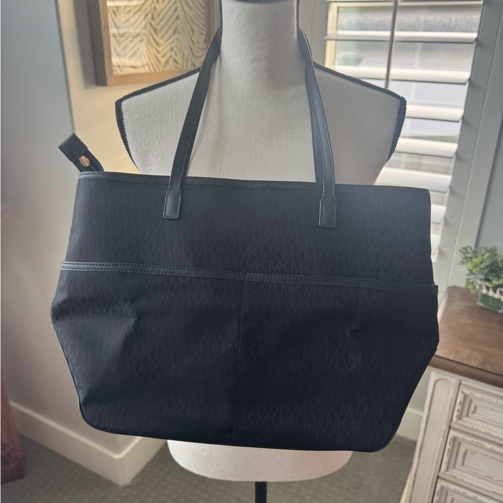 Michael Kors Jet Set Large Nylon & Leather Zip-Top Tote – Black - Picture 4 of 6